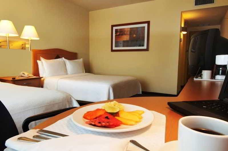 Fiesta Inn Cuautitlan Cuautitlán Izcalli Dış mekan fotoğraf